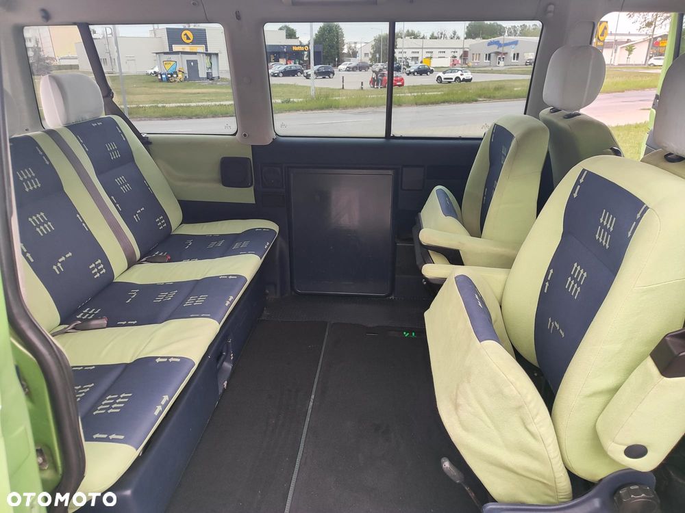 Volkswagen Multivan - 13