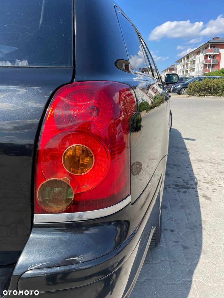 Toyota Avensis - 10