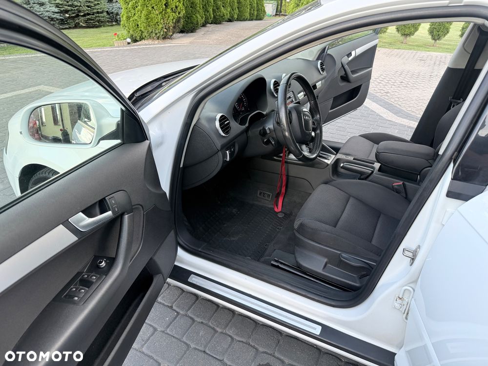 Audi A3 Sportback 1.6 TDI DPF S tronic S line Sportpaket - 11