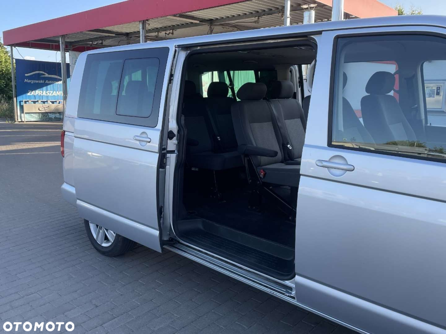 Volkswagen Caravelle - 12