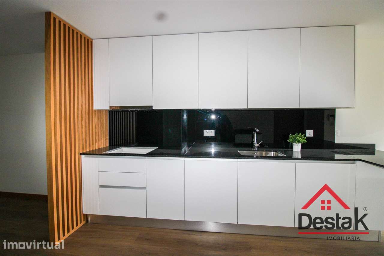 Loja com Apartamento T2 -  Palácio do Gelo - Grande imagem: 4/34
