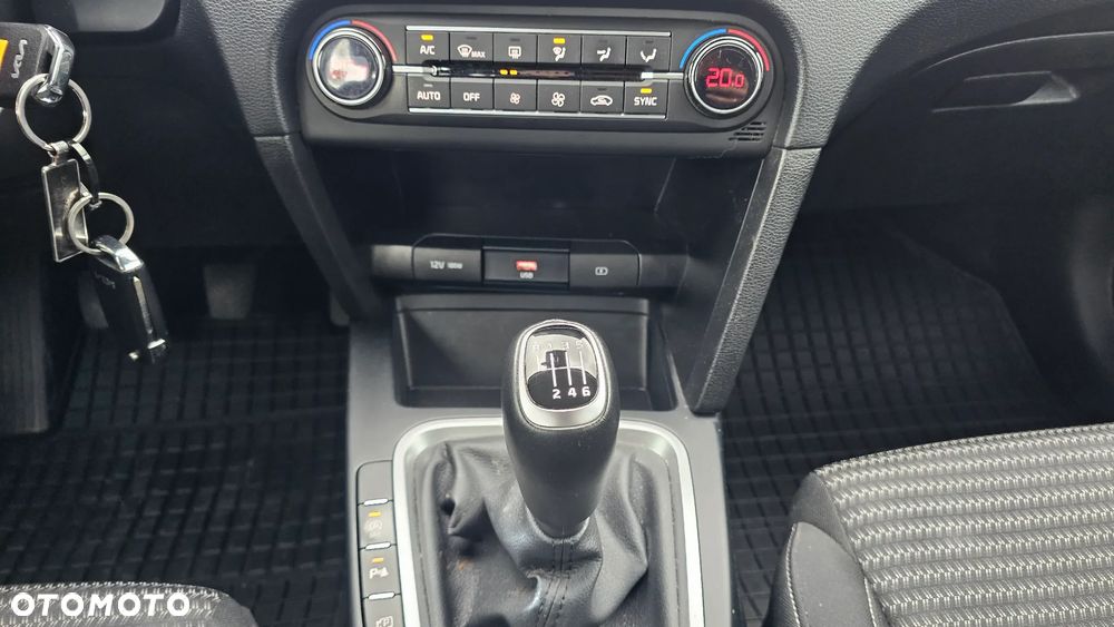Kia Ceed 1.5 T-GDI M - 10