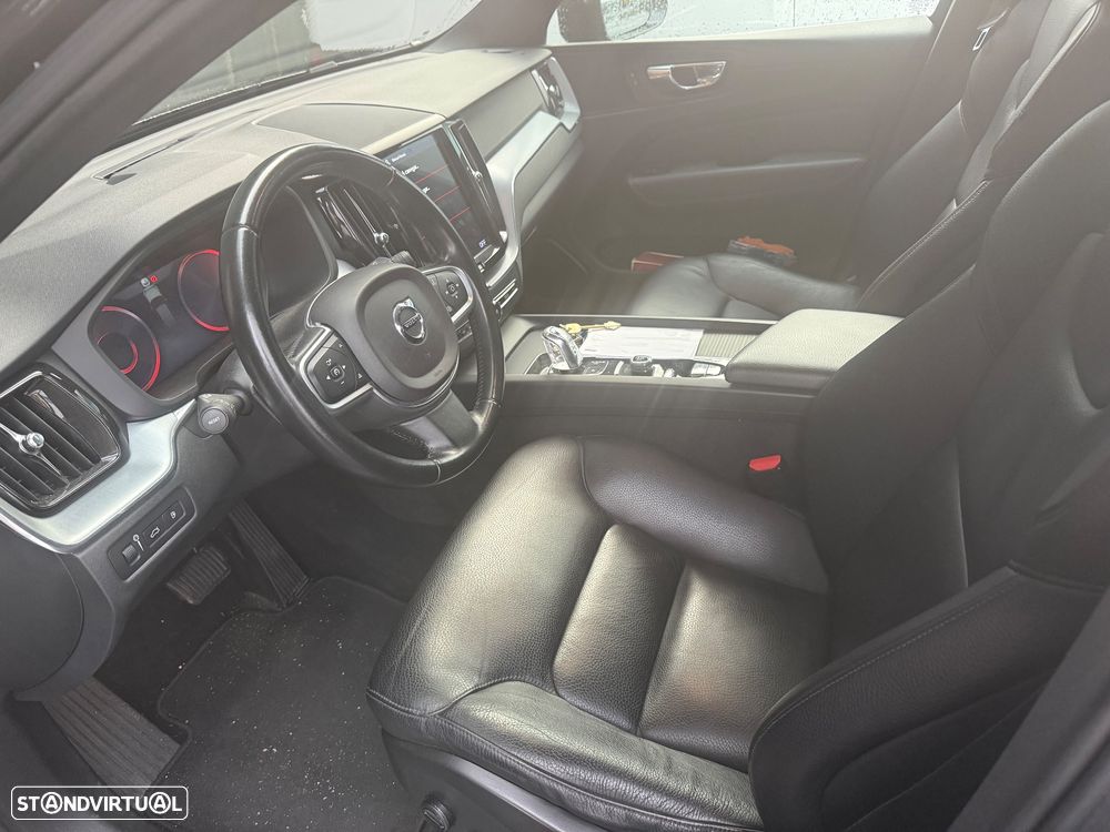 Volvo XC 60 2.0 T8 PHEV R-Design AWD - 12