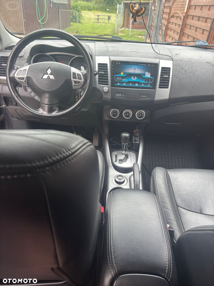 Mitsubishi Outlander - 10