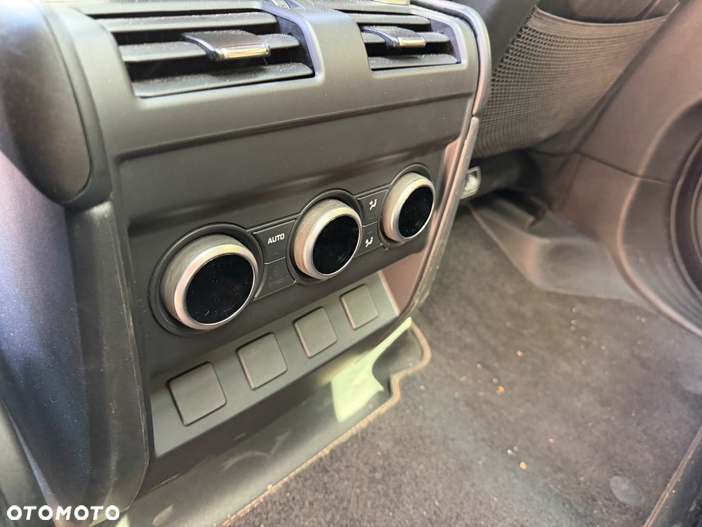 Land Rover Defender 130 D300 X-Dynamic HSE - 14