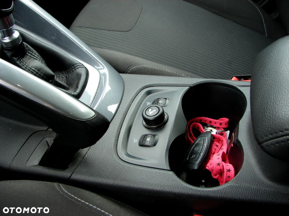 Ford Focus Turnier 1.6 TDCi DPF Start-Stopp-System Titanium - 32