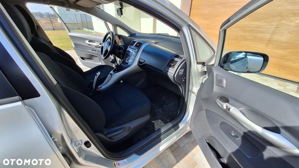 Toyota Auris 2.0 D-4D - 5