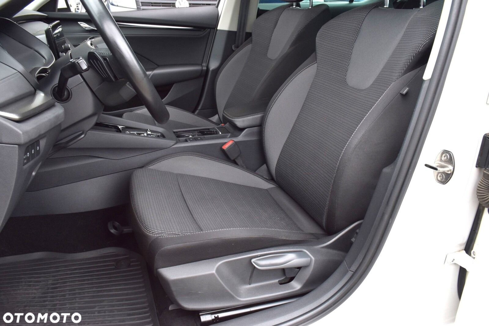 Skoda Octavia 1.5 TSI ACT Ambition DSG - 25