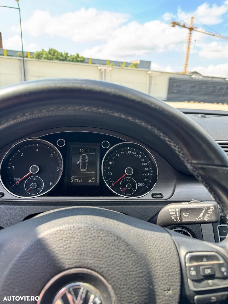 Volkswagen Passat - 4