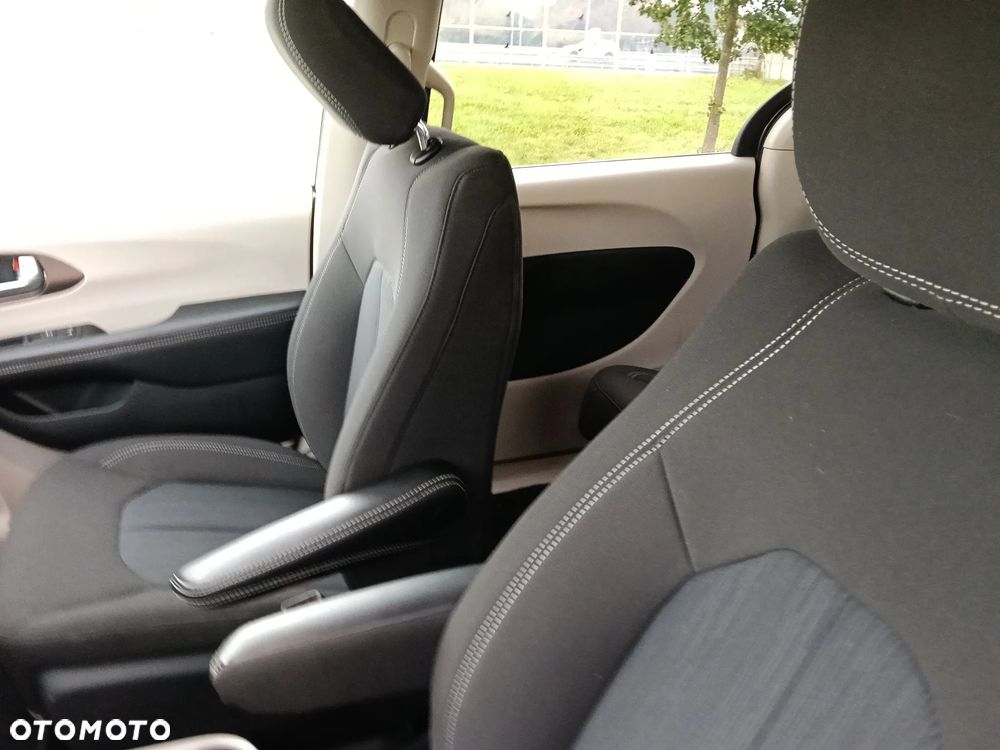 Chrysler Pacifica - 9