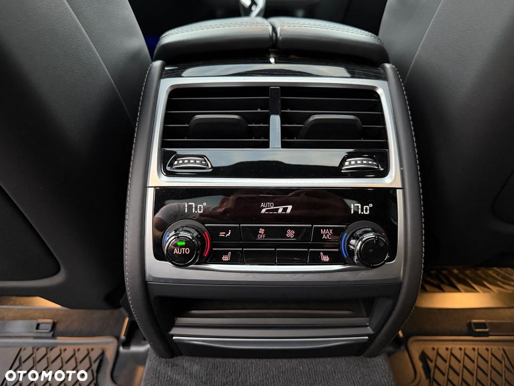 BMW Seria 7 750Li xDrive sport - 19