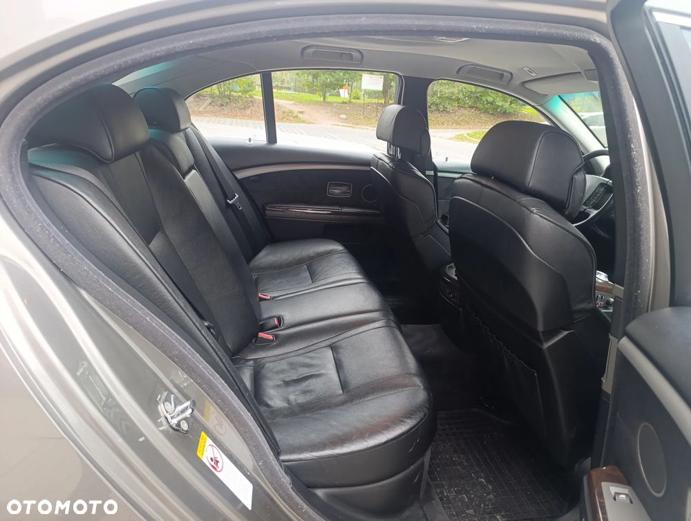 BMW Seria 7 735i - 11