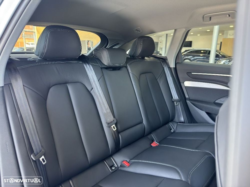 Audi A6 Avant 40 TDI S line S tronic - 14