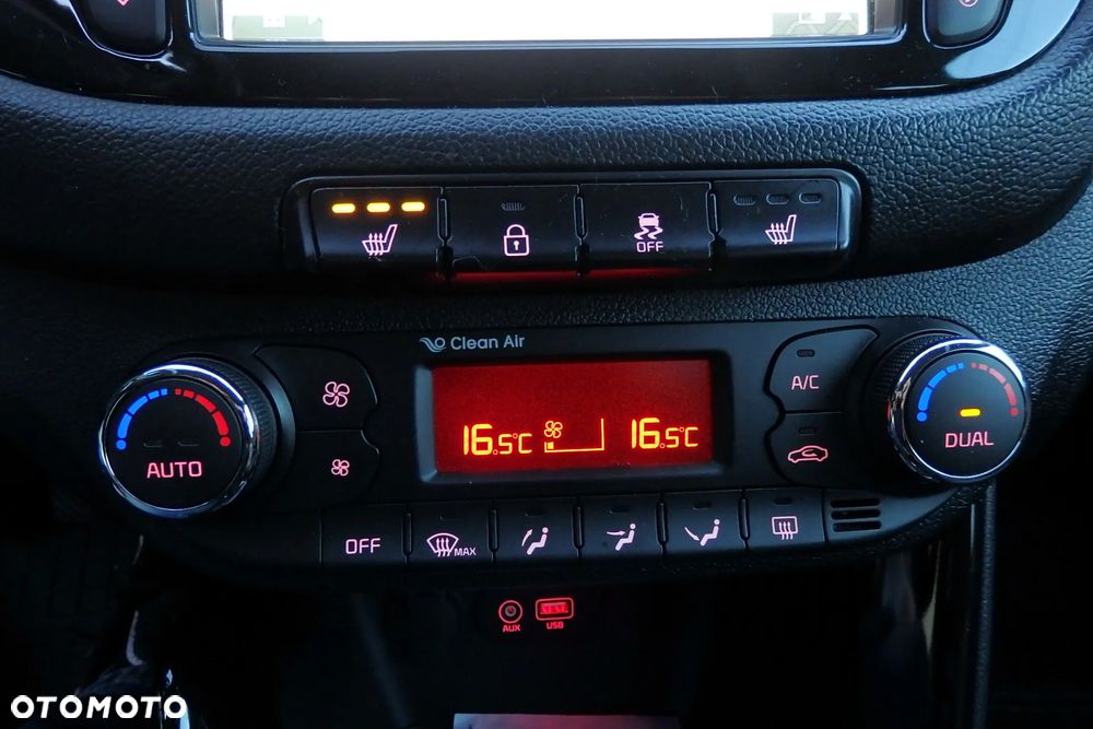 Kia Ceed 1.4 CVVT UEFA EURO 2016 - 14