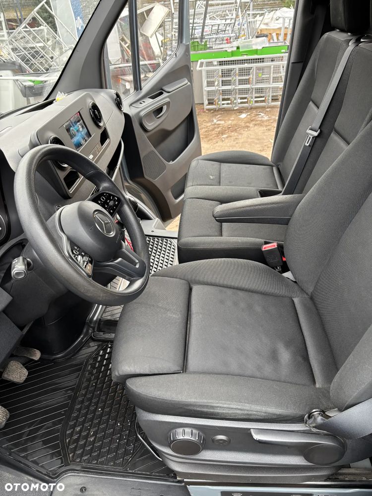 Mercedes-Benz Sprinter - 11