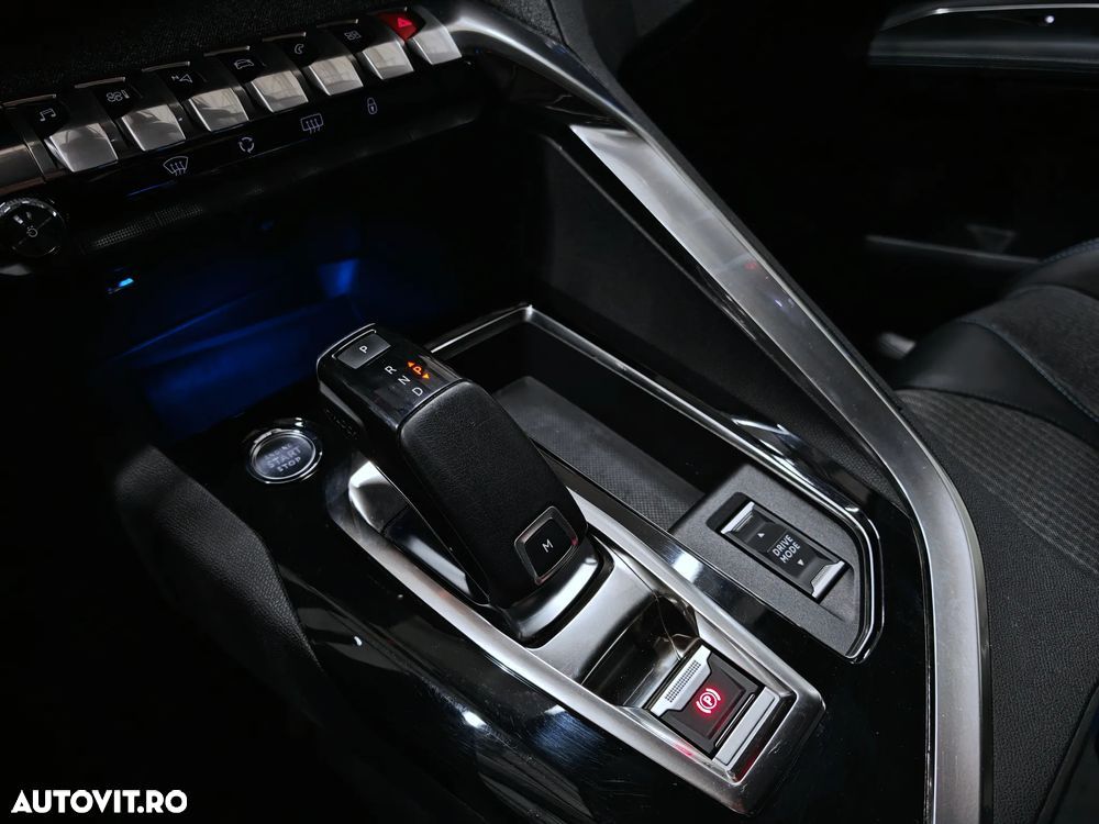 Peugeot 3008 1.2 PureTech 130 EAT8 Allure Pack - 26