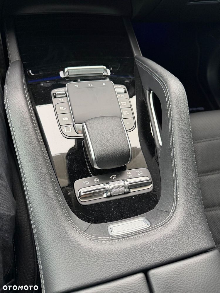 Mercedes-Benz GLS - 12