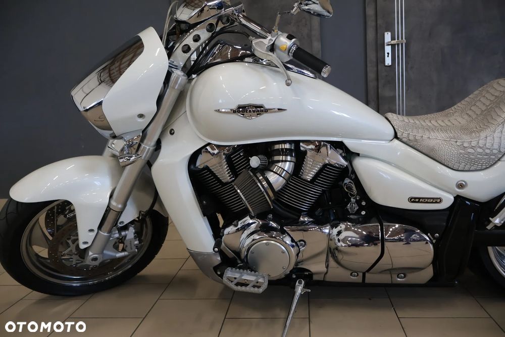 Suzuki Intruder - 22