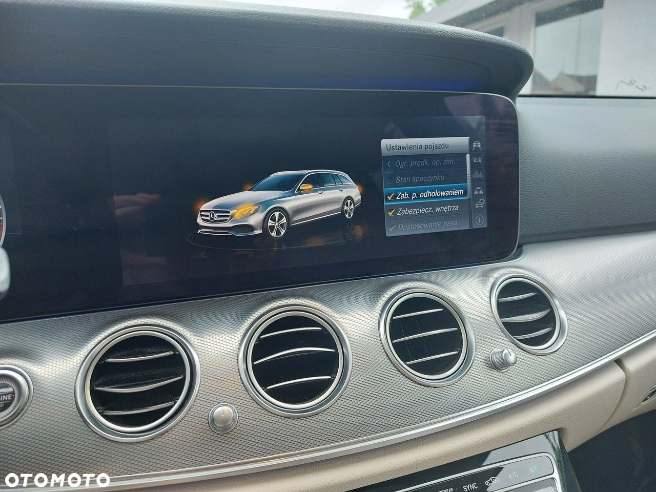 Mercedes-Benz Klasa E - 31