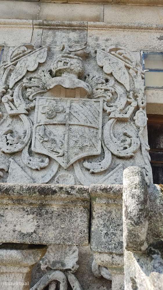 Moradia histórica com brasão e 800m2 de encanto rural - Grande imagem: 4/16