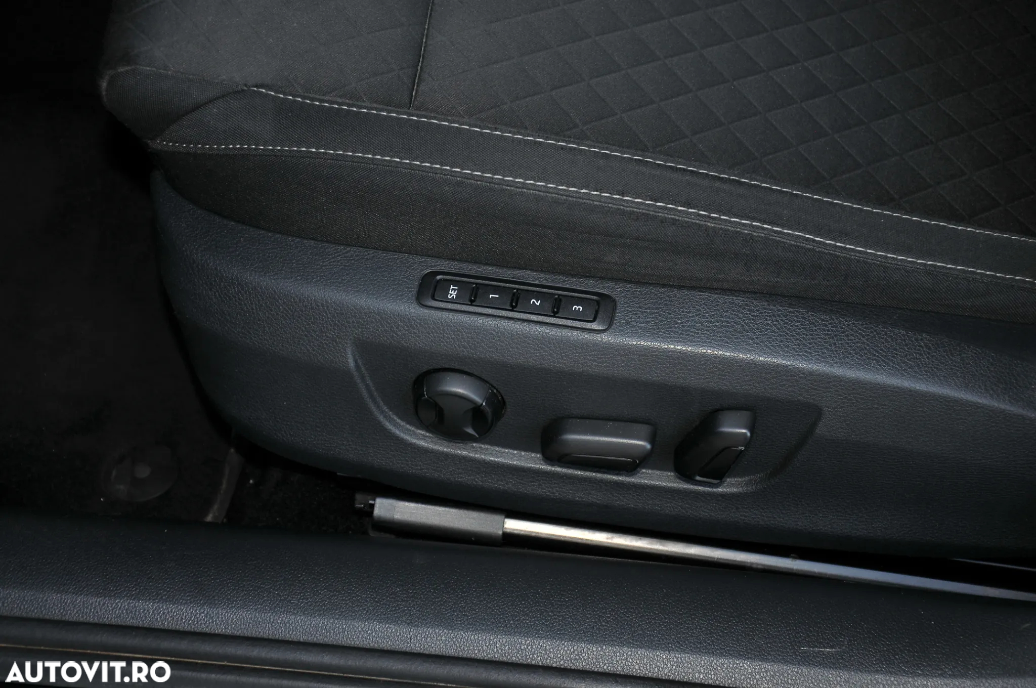 Skoda Superb 2.0 TDI DSG Ambition - 11