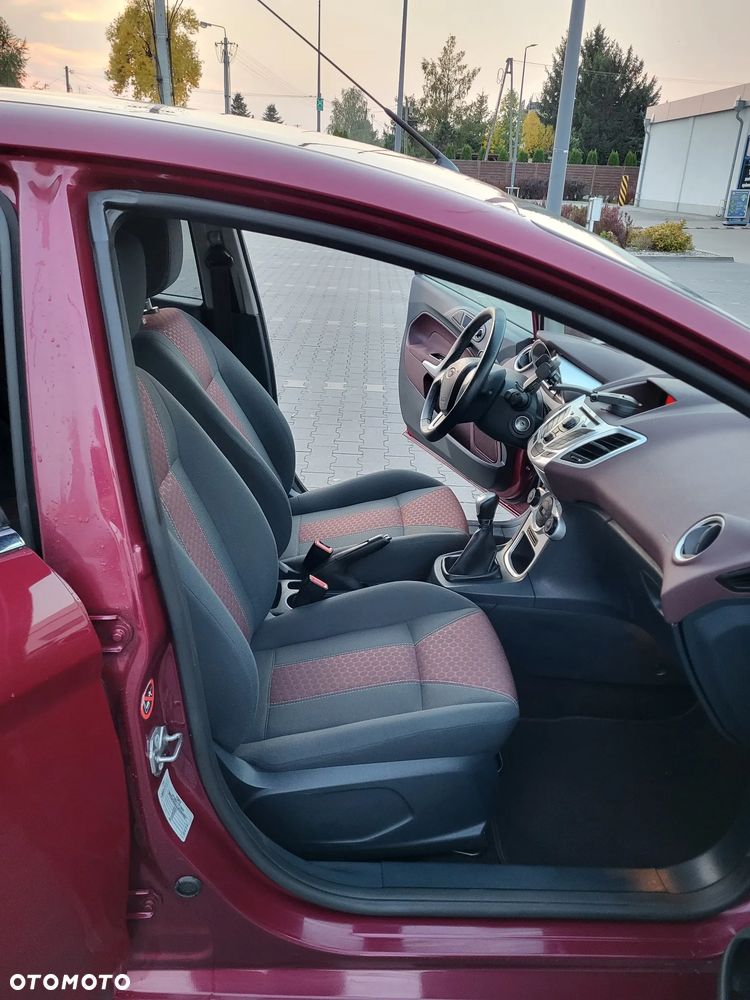 Ford Fiesta 1.6 TDCi DPF Ghia - 17