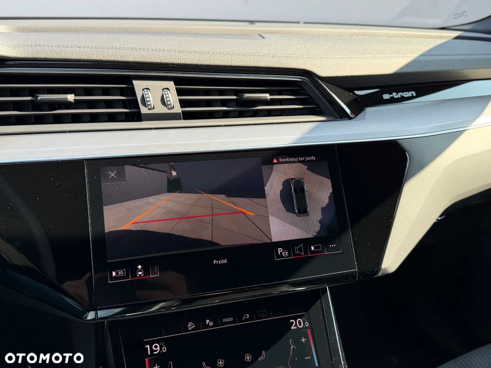 Audi Q8 Sportback e-tron - 14