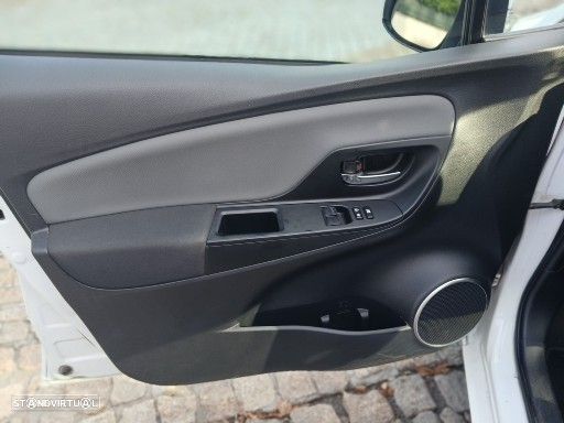 Toyota Yaris 1.5 HSD Sport +P.Techno+P.Luxury - 19