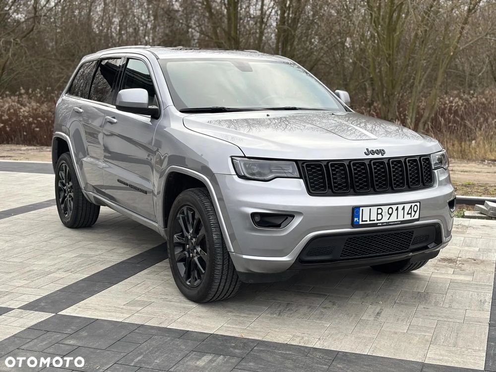 Jeep Grand Cherokee - 12