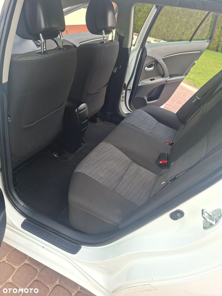 Toyota Avensis 1.8 Life - 14