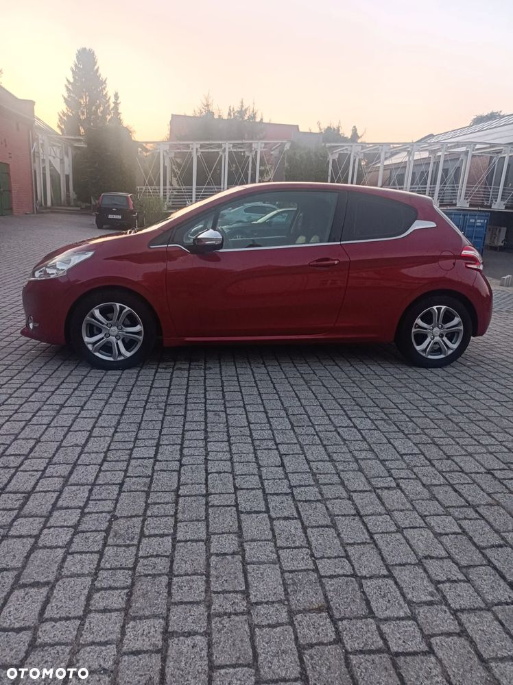 Peugeot 208 120 VTI Allure - 4
