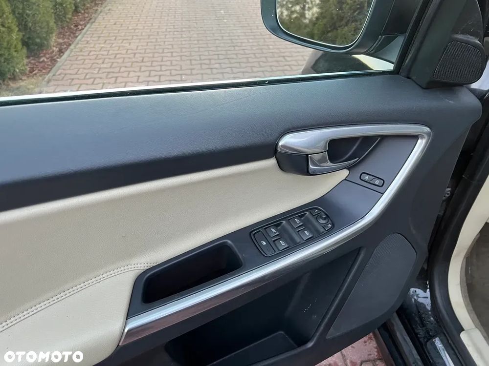 Volvo XC 60 - 25