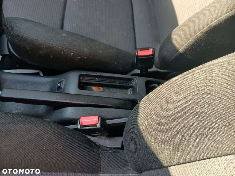 VOLKSWAGEN GOLF IV LB5N HB 5D  fotel fotele kanapa deska kokpit podsufitka boczek boczki klamka - 6