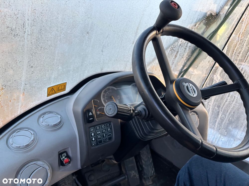 Volvo L150H rok 2016, 26ton, 4,2m3 opony 70%, bdb - 27