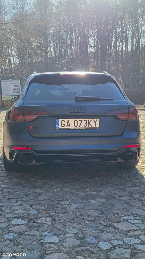 Audi RS4 Avant - 7