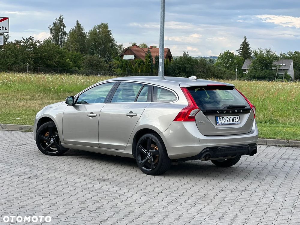 Volvo V60 D3 R-Design - 6
