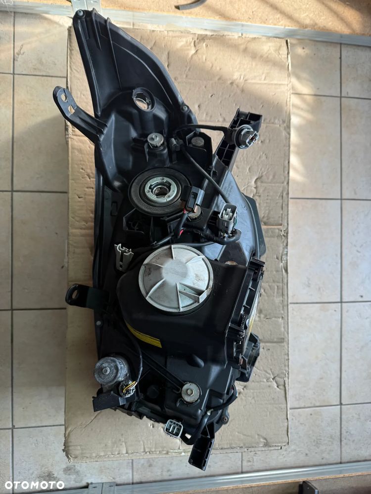 Reflektor / lampa przód przednia prawa Toyota Land Cruiser 150 - oryginalna - 3