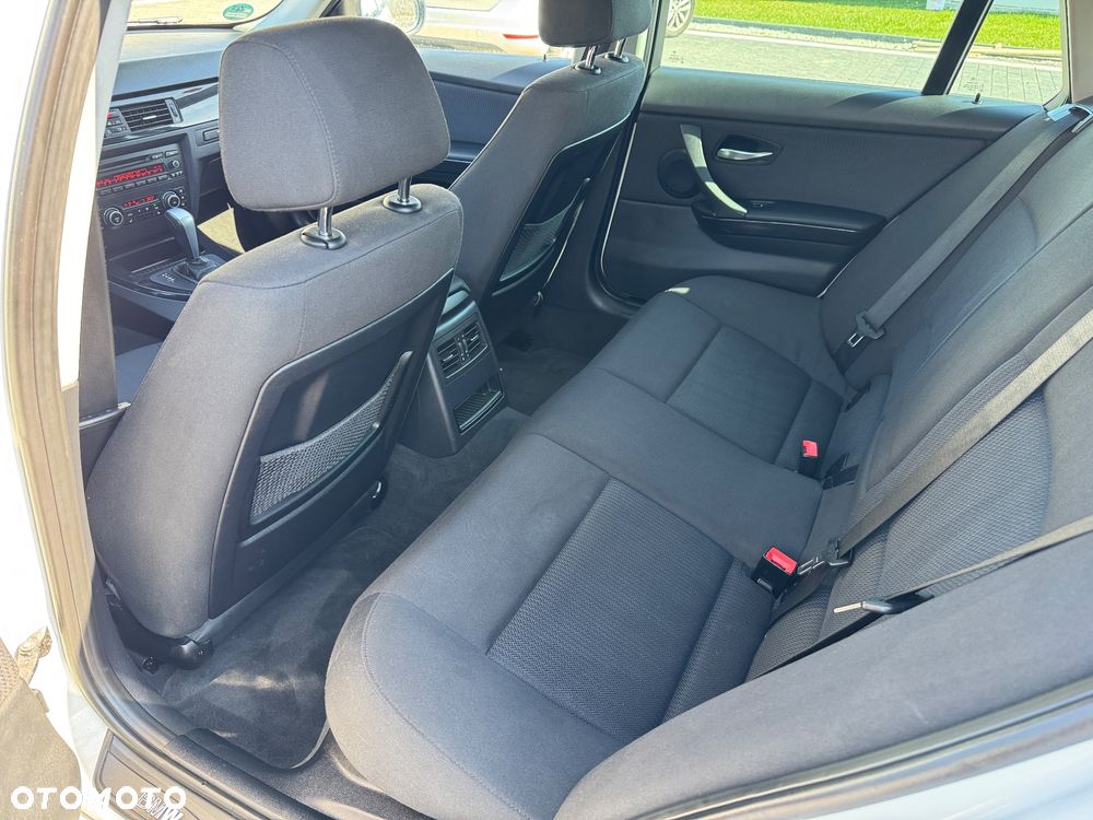 BMW Seria 3 318d DPF Edition Lifestyle - 21