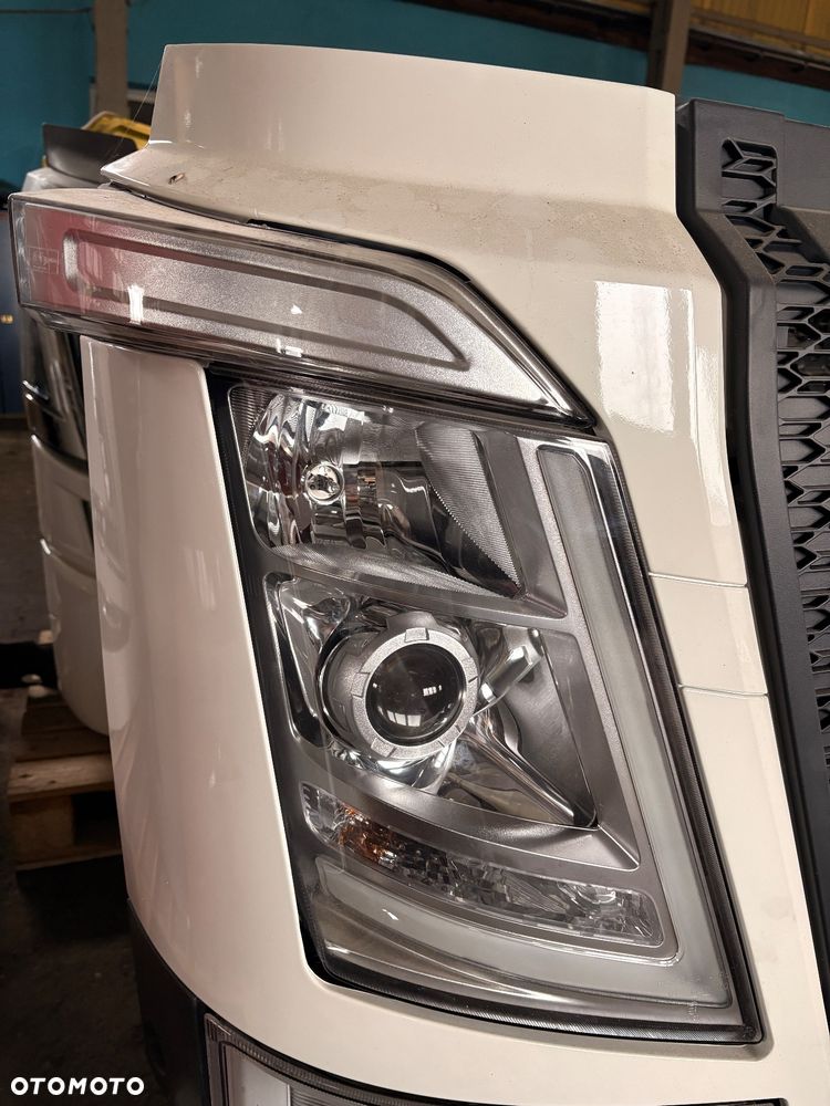 Przód z lampami grill okular atrapa Volvo FH4 biały - 3