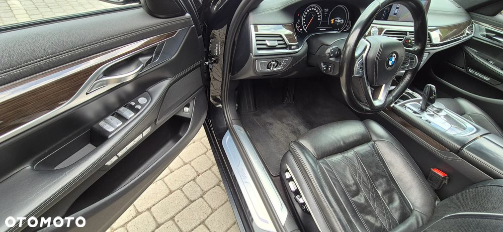 BMW Seria 7 730d xDrive - 32