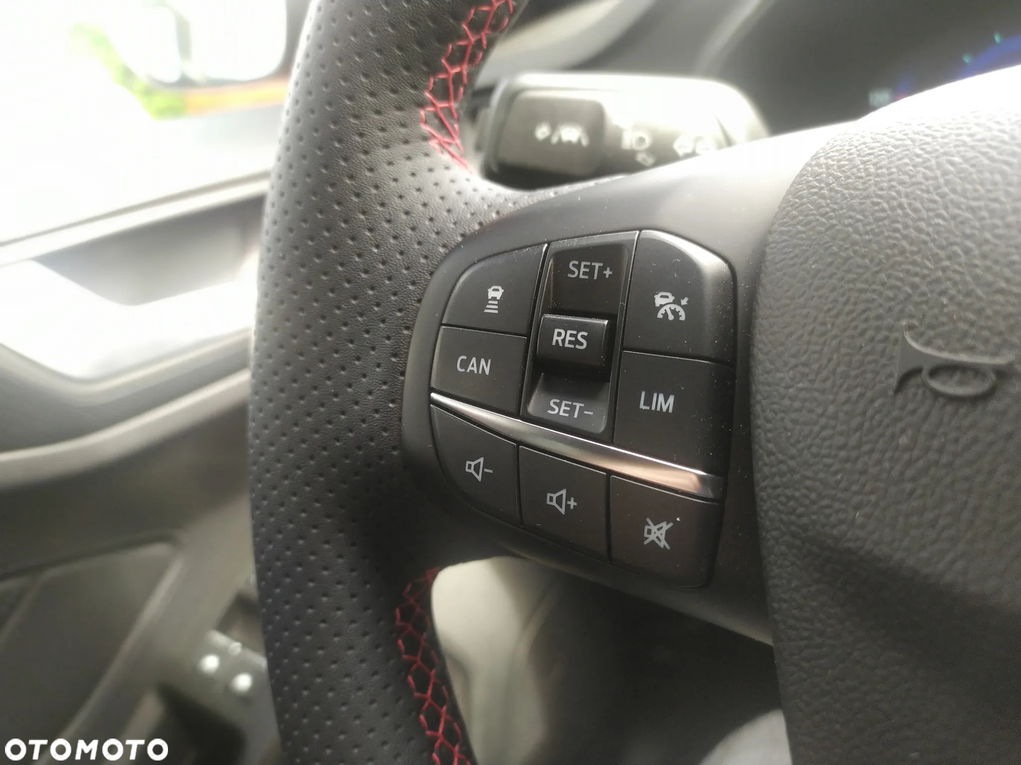 Ford Focus 1.0 EcoBoost ST-Line X - 36