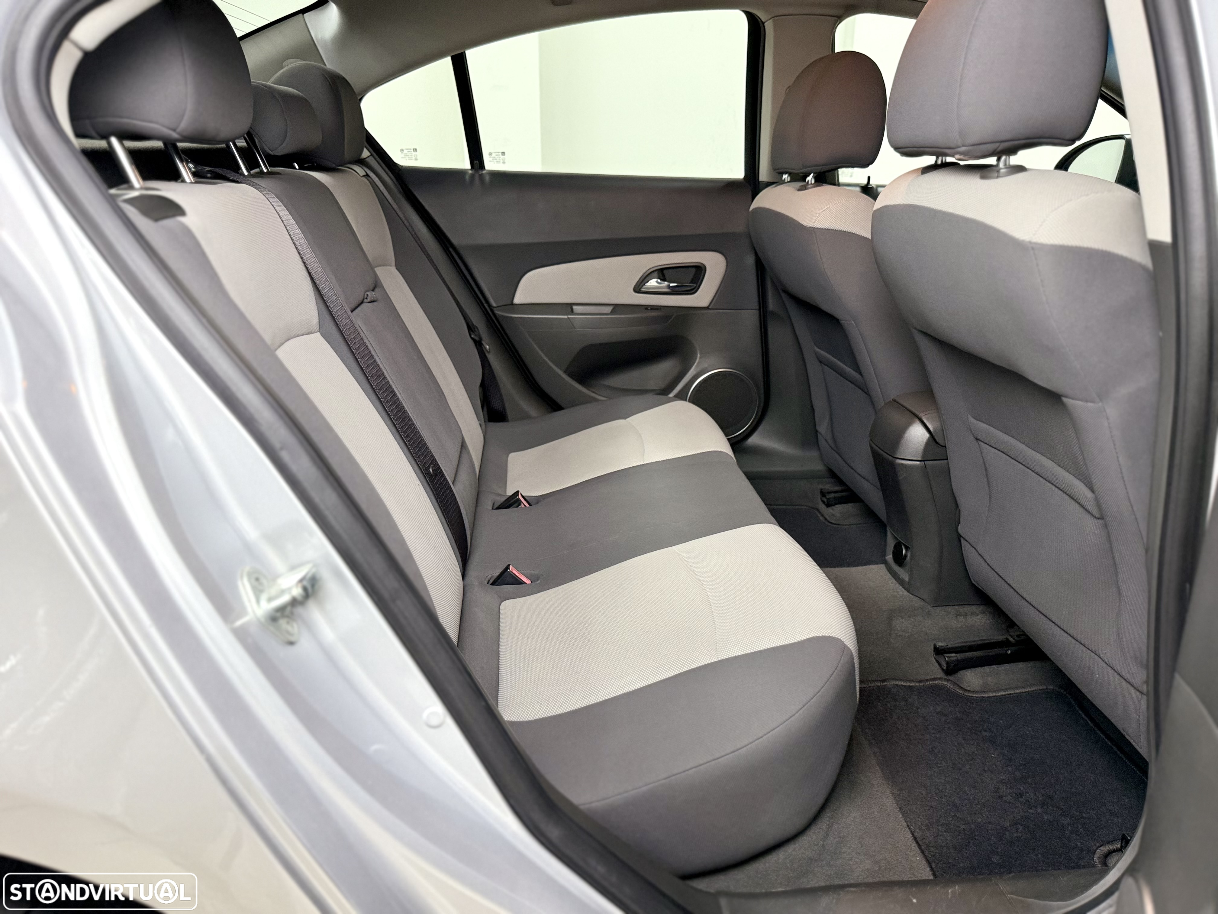 Chevrolet Cruze 1.6 LS - 20