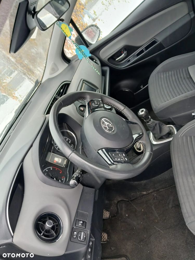 Toyota Yaris 1.5 Premium - 4