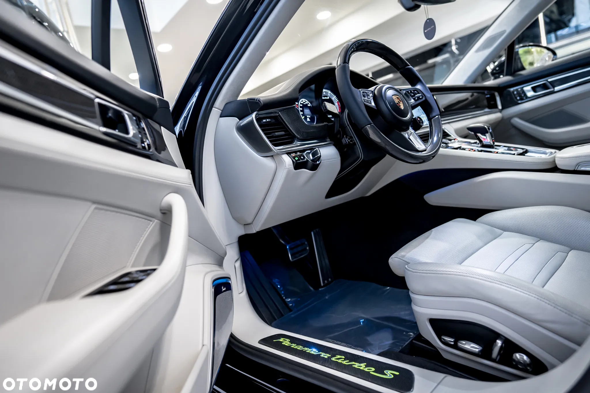 Porsche Panamera - 22