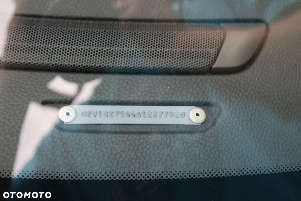 Volvo XC 70 2.4D5 AWD Ocean Race - 14