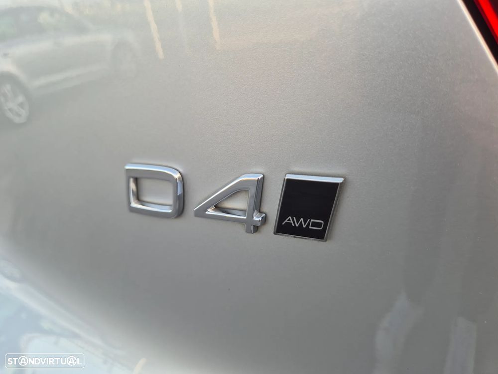 Volvo XC 40 2.0 D4 Momentum Plus AWD - 18