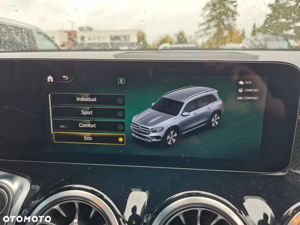 Mercedes-Benz GLB 200 4-Matic AMG Line 8G-DCT - 12