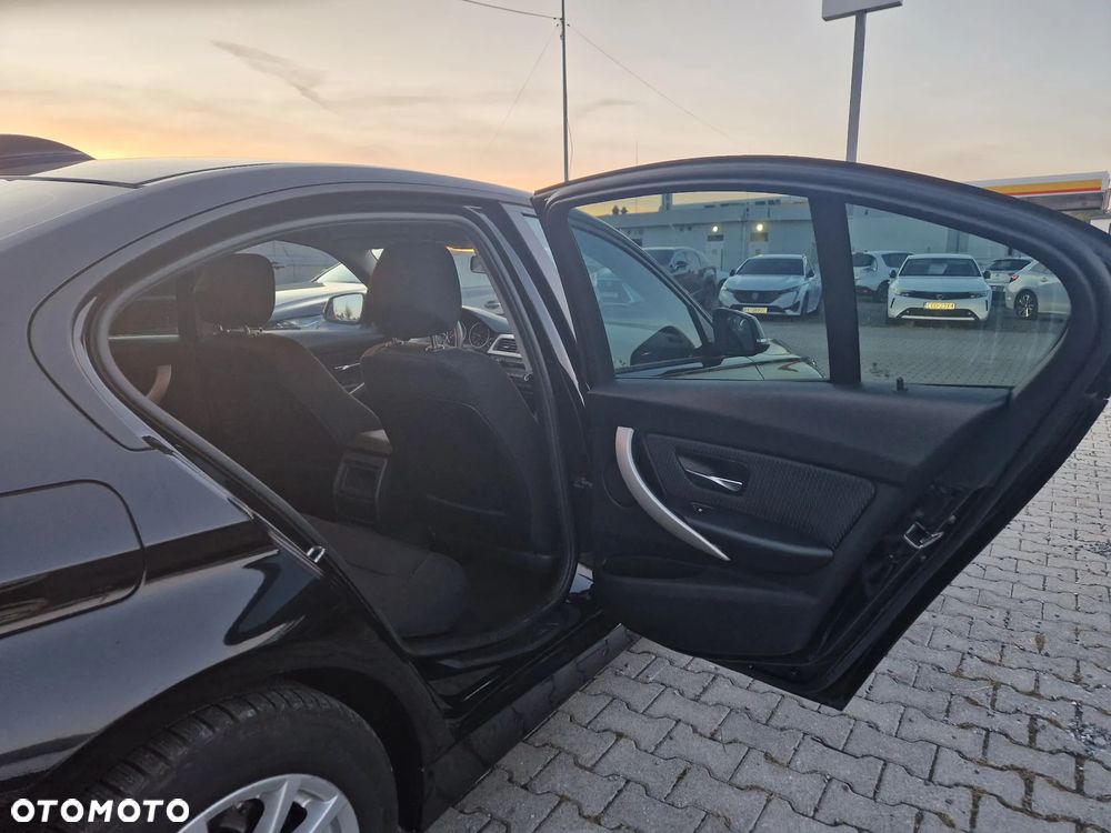 BMW Seria 3 316i Sport Line - 30