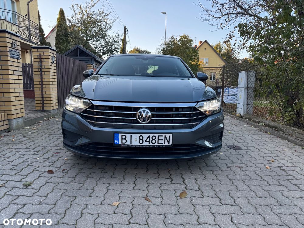 Volkswagen Jetta - 2