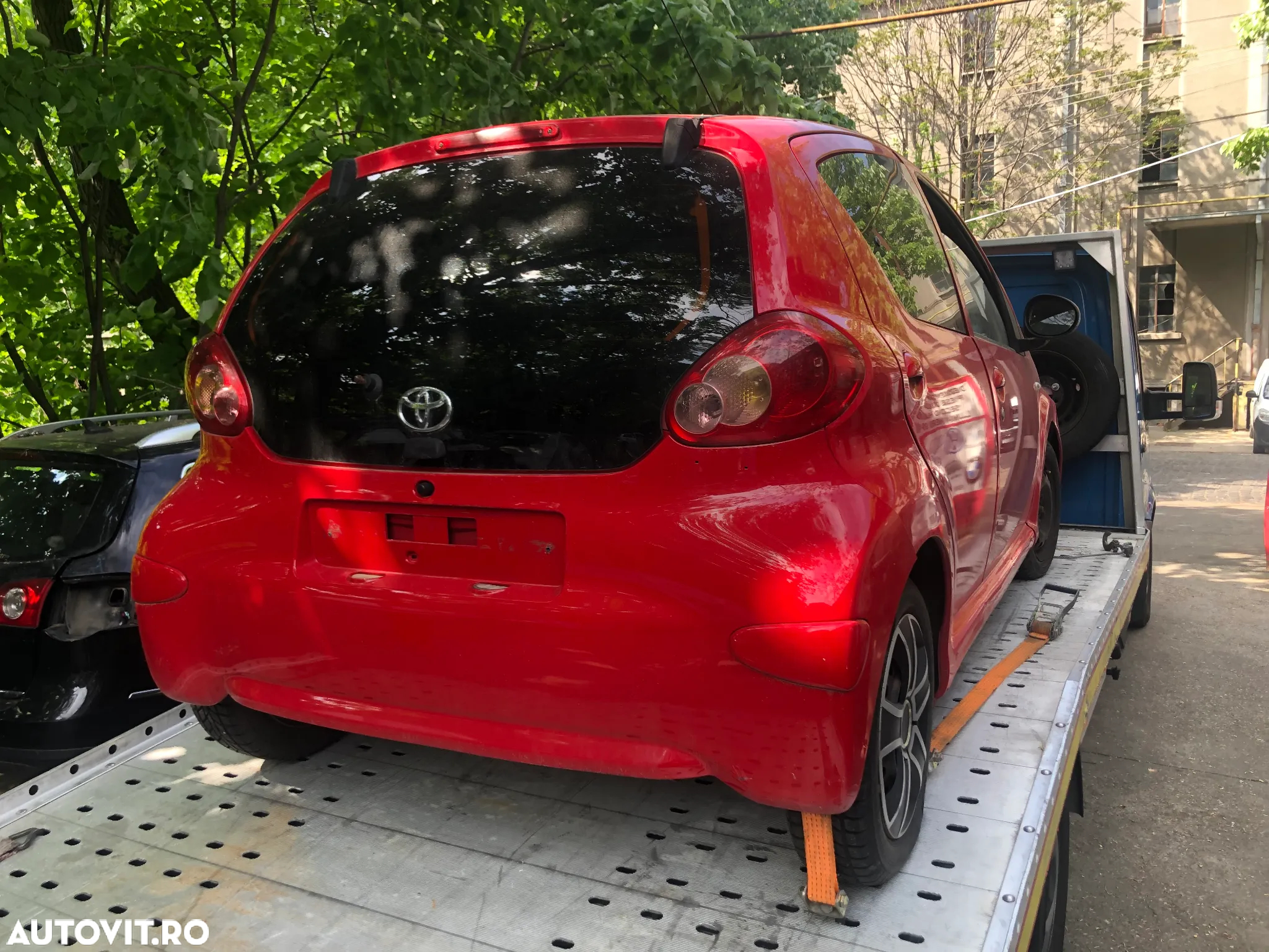 Dezmembrez Toyota Aygo rosu 1.0 benzina 2006 - 3